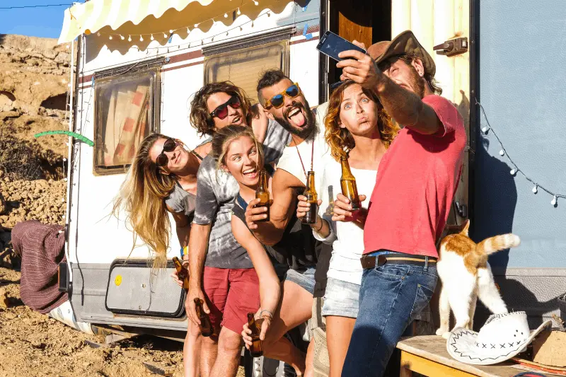 Vilka åtgärder bör vidtas när man åker till festivaler med husvagn?