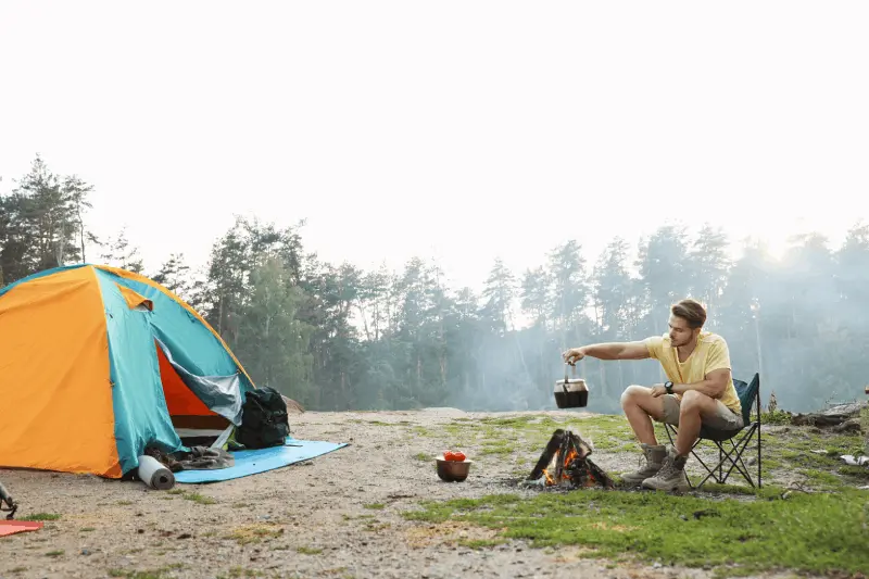 Vad är sätten att upprätthålla personlig hygien under camping?