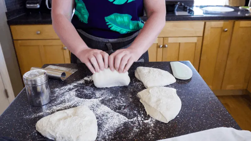 Hur Tillagas Bröd eller Pita som Inte Blir Stenhårt i Husvagnen?