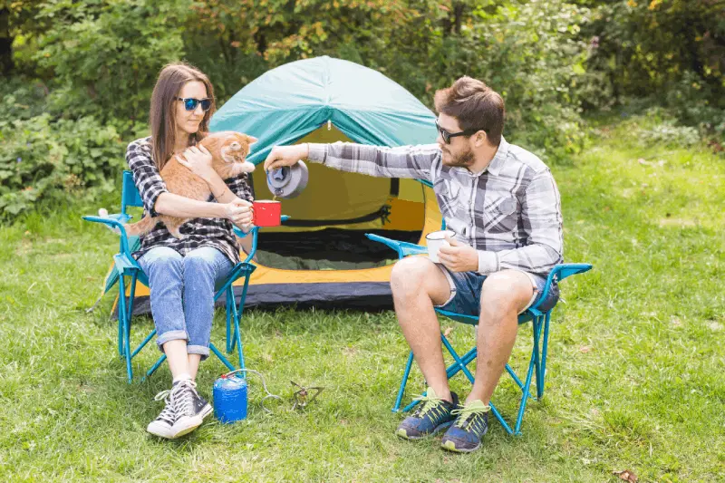Hur Skapar Man en Bekväm Sittplats i Campingområdet?