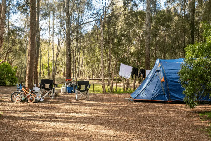 Var kan man bo gratis och lagligt istället för avgiftsbelagda campingområden?