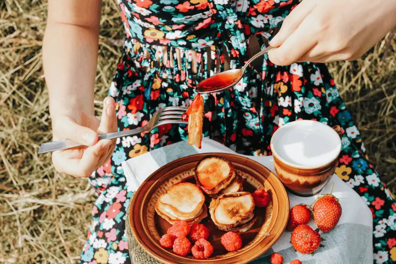 Praktiska recept för frukost på campingen