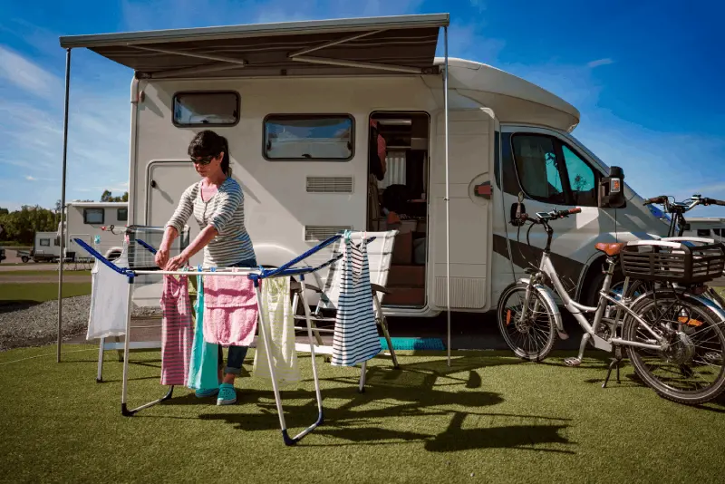 Finns Det Praktiska Lösningar För Att Tvätta Kläder I Husvagn?