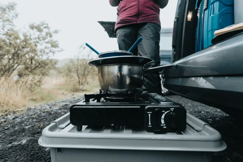 Vad är skillnaderna mellan titan, aluminium och stål i campingkökset? Vilket är det mest hälsosamma?