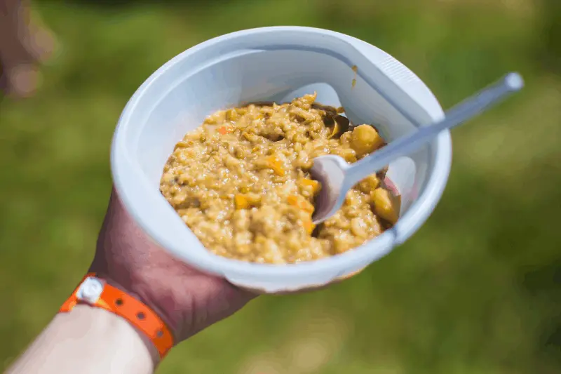 Hur Gör Man Praktiska Camping Skålar Med Quinoa Och Kikärtor?