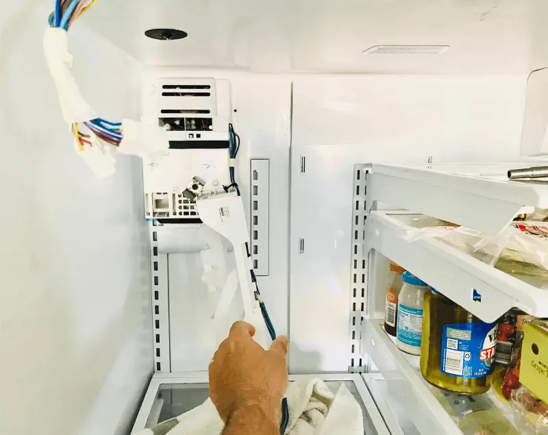 Vad är effekten av att använda en 12V kylskåp i en husvagn på energibesparingar?