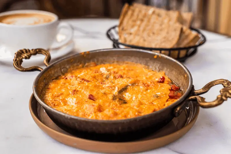 Hvordan Laver Man Den Simpleste Menemen i Campingvogn?