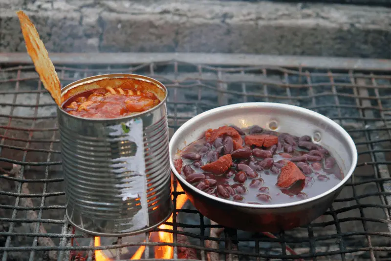 Hur Kan Vi Göra Konserverad Mat Till Läckra Rätter På Camping?