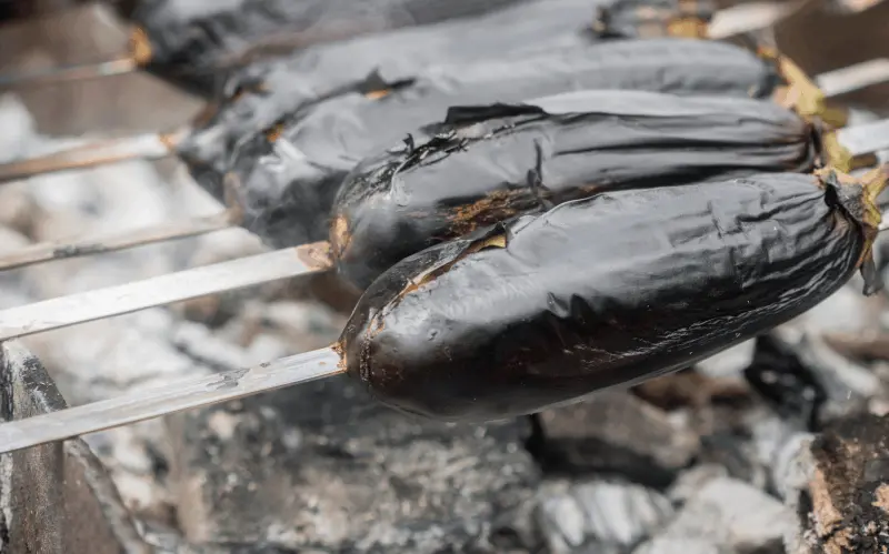 Hur Gör Man Grillad Auberginesallad På Campingen?