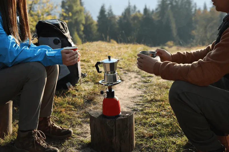 Vilken Utrustning Krävs För Att Brygga Kaffe Under Camping?