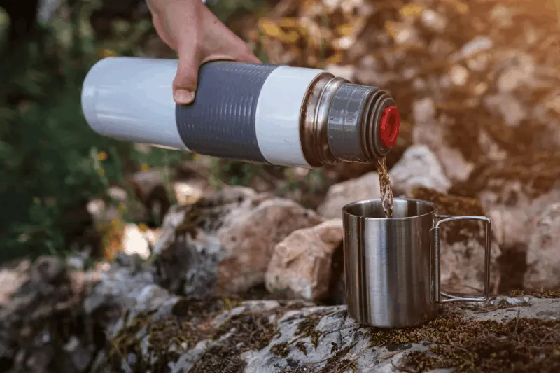 Hur Väljer Man En Termos För Camping Som Håller Värme Och Kyla Längst? Vilka Märken Är Bättre?
