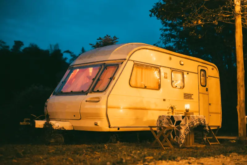 Varför är det nödvändigt att få en expertbedömning när man köper en begagnad husvagn?