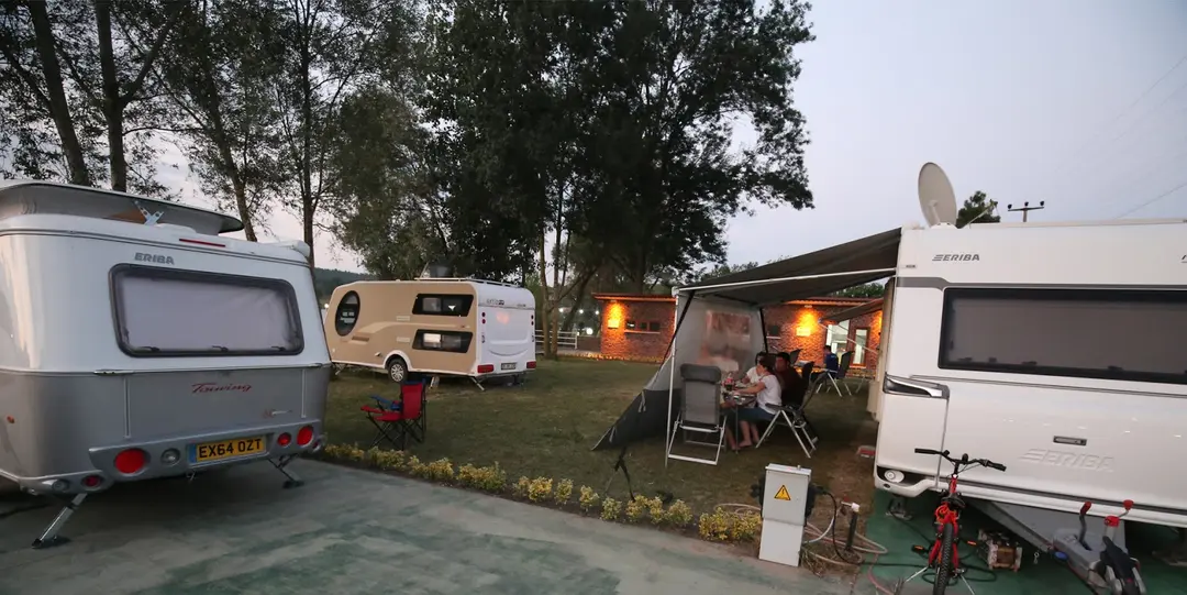 POYRAZLAR CARAVAN CAMPİNG