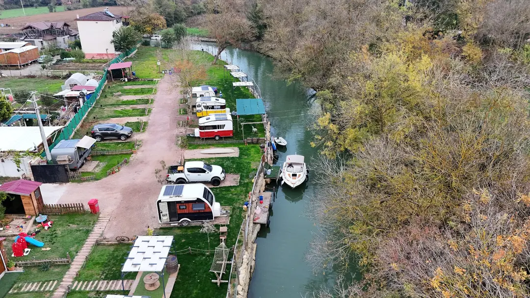 By Alya Camping Karavan Park Kamp Alan — Kocaeli — küçük resim 2