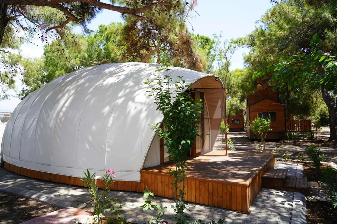 Erdemli Belediyesi Bungalov ve Glamping Evleri - Bahçe Manzaralı Çift Kişilik veya İkiz Oda