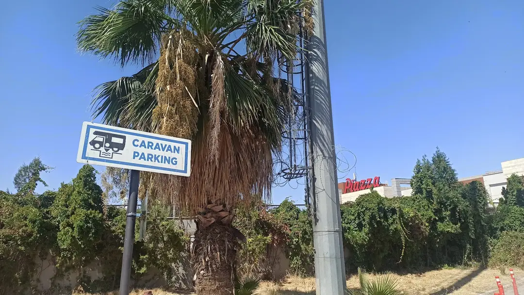 Piazza Caravan Parking — Şanlıurfa — küçük resim 6