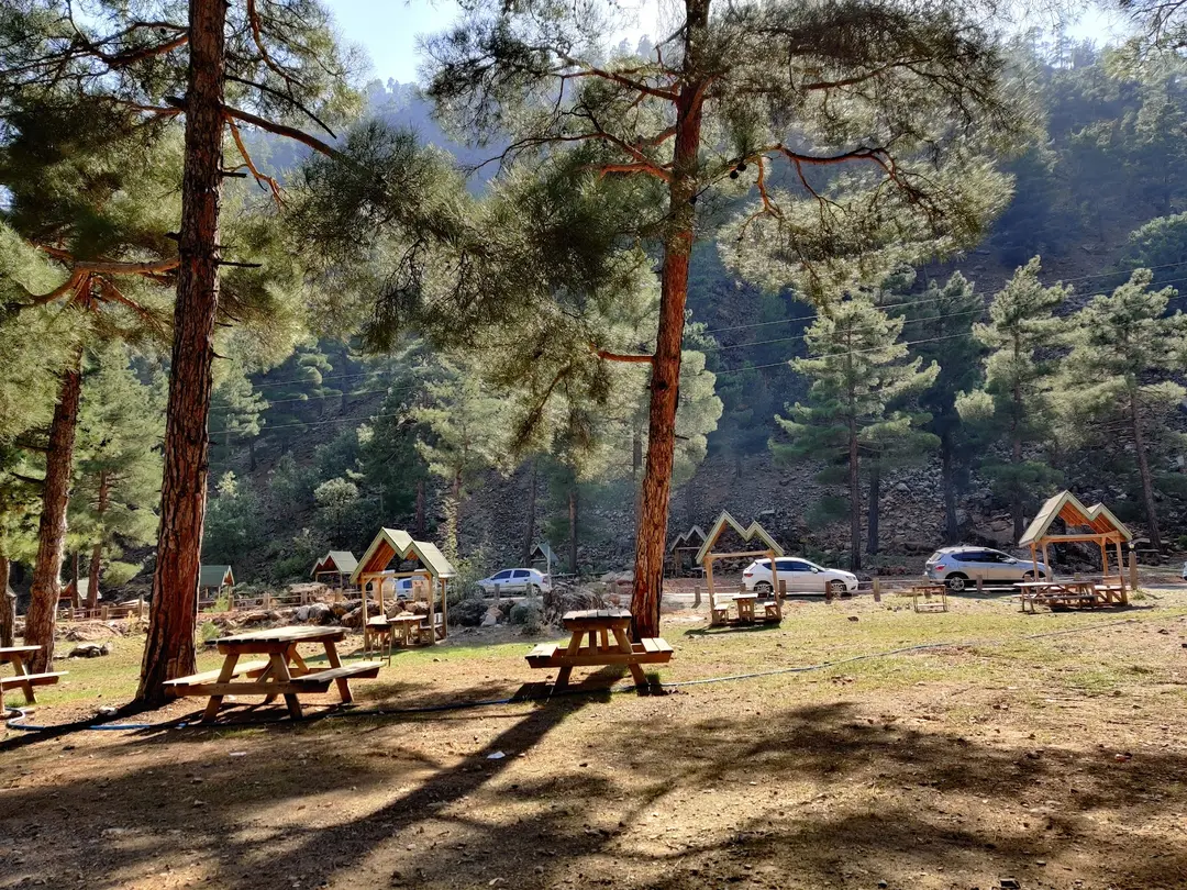 Aladağlar Milli Parkı İdare ve Ziyaretçi Tanıtım Binası