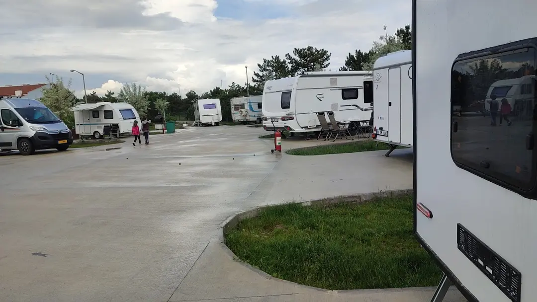 Mavi Göl Karavan Parkı — Ankara — küçük resim 10