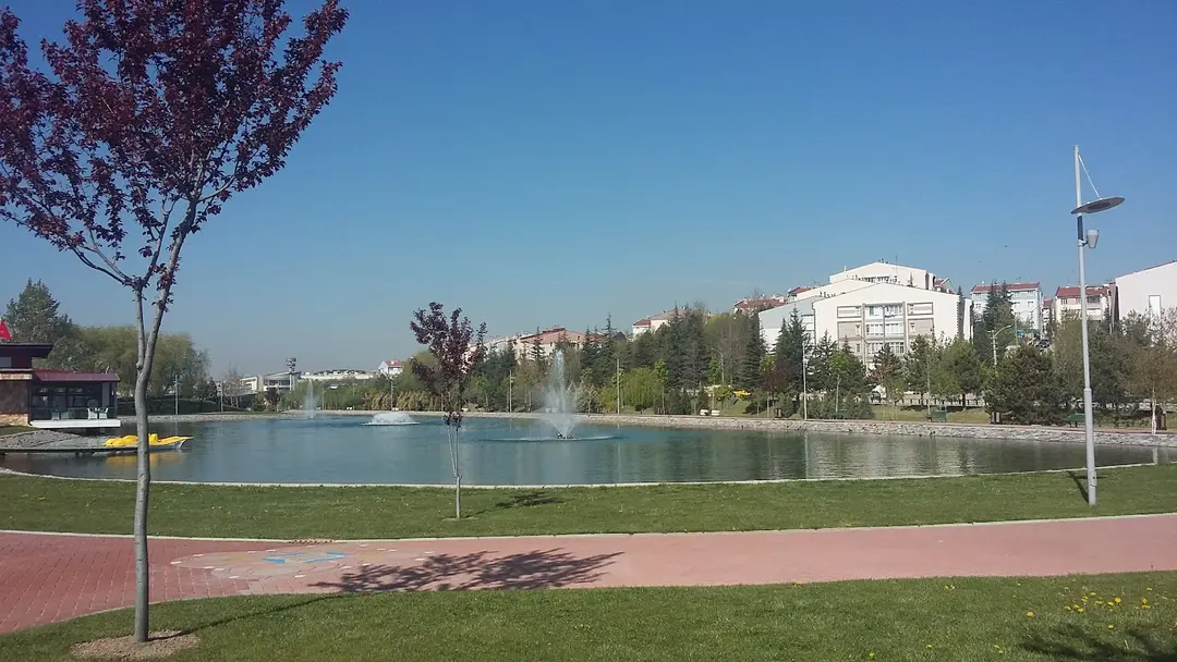 Parco Uluönder con Lago