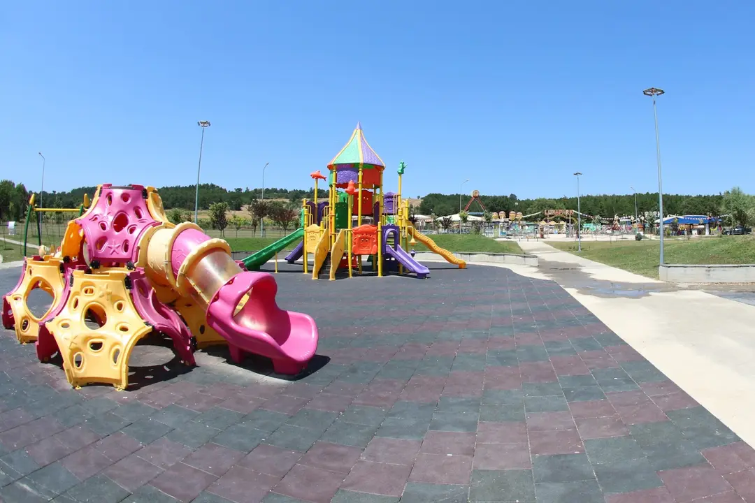 Pelitözü Gölpark Erkan Lunapark — Bilecik — küçük resim 2