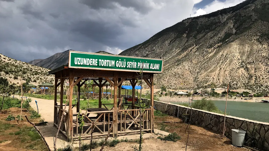 Uzundere