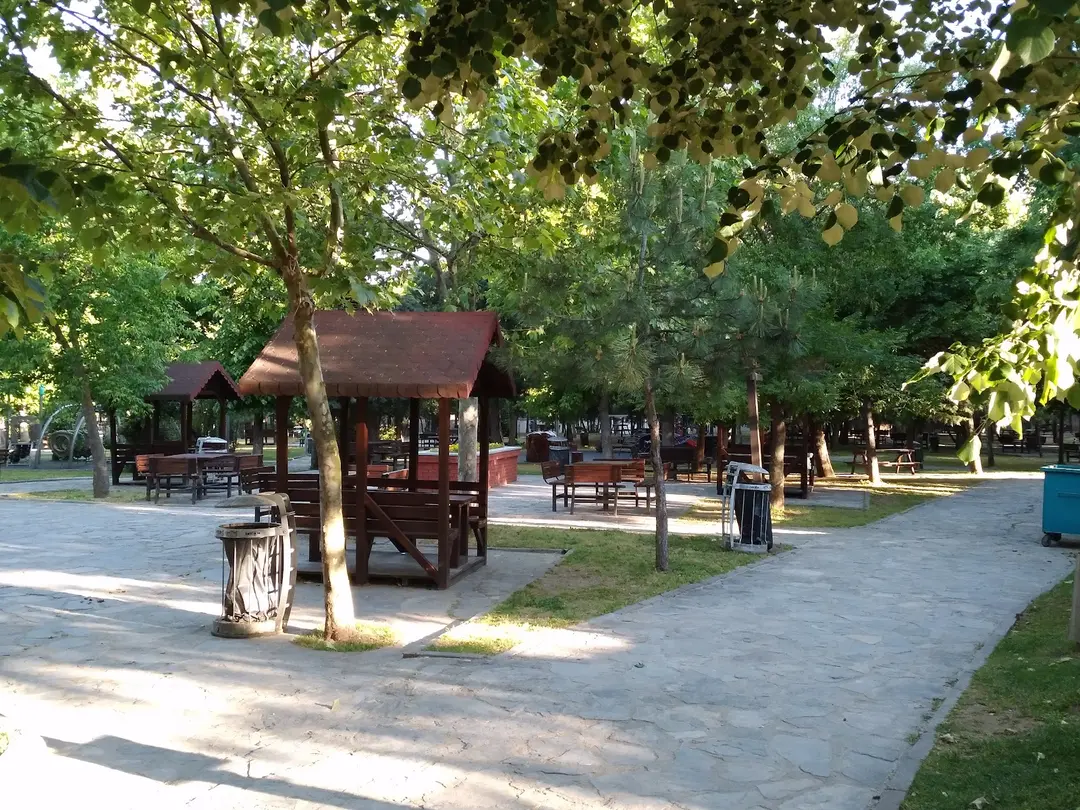 Bahçelievler Piknik Alanı — İstanbul — küçük resim 2