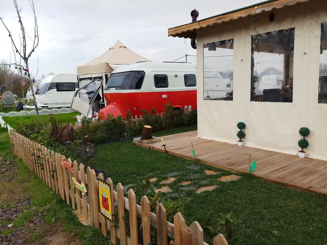 Kirpi camping karavan parkı — İstanbul — küçük resim 7