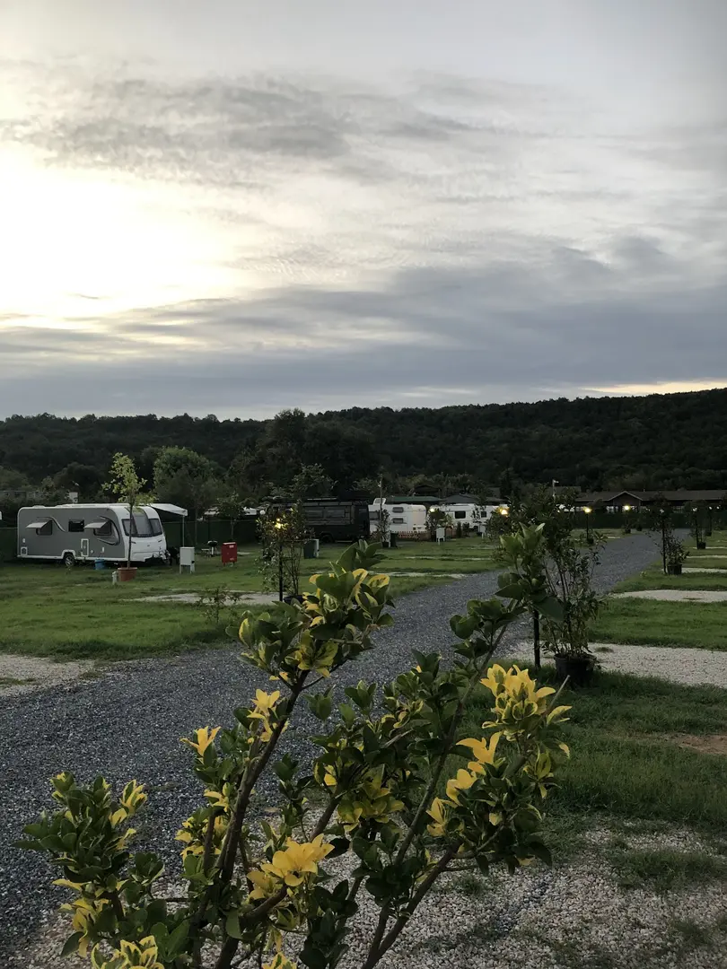 Nehir karavanpark — İstanbul — küçük resim 9