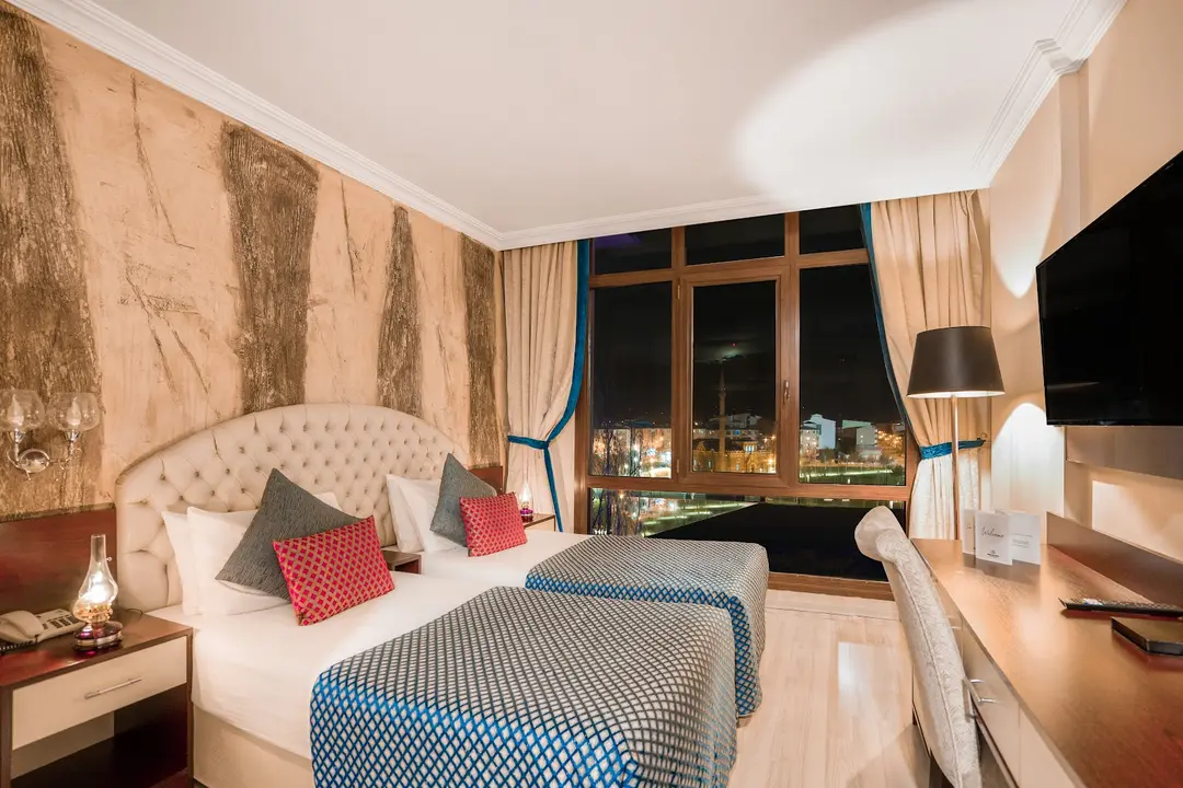 Grand Ani Hotel