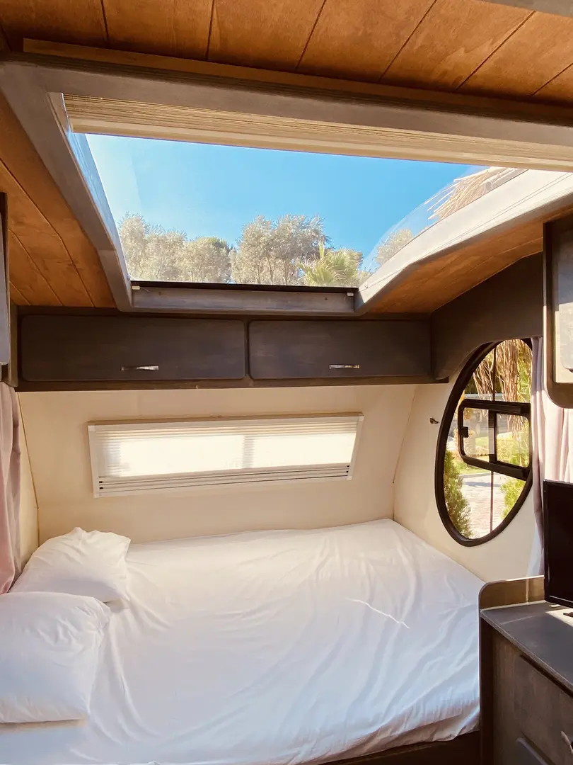 GÜNEŞ TE KARAVAN OTEL — İzmir — küçük resim 2