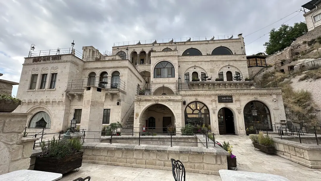 Nino Cave Suites