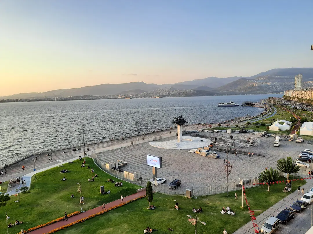 Sosyal tesis — İzmir — küçük resim 6