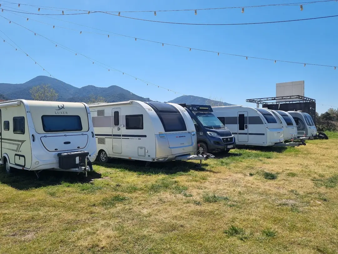 A KARAVAN KAMP, GEAUTHORISEERDE SERVICE, CARAVAN VERKOOPPUNT & EXPERT/CARAVAN SPECIALISTISCH DIENST & GECERTIFICEERDE ONDERHOUDSDIENST — İzmir — küçük resim 4