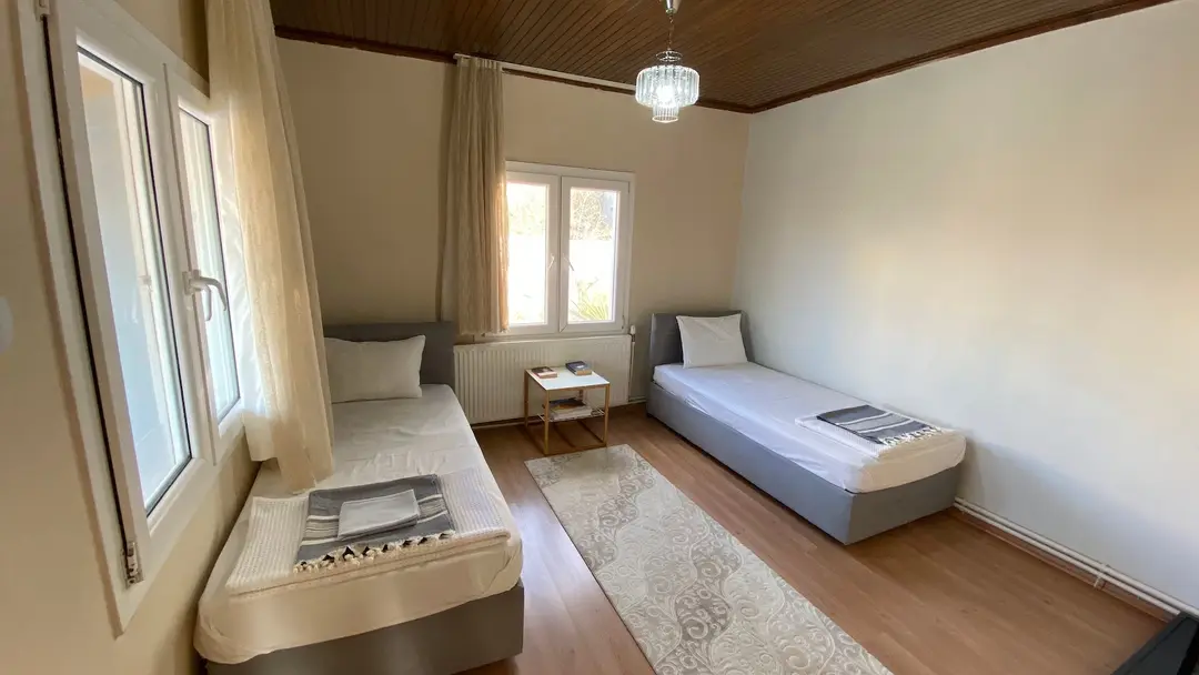 Gölge'nin Bahçesi (Golge's Garden) — İzmir — küçük resim 3