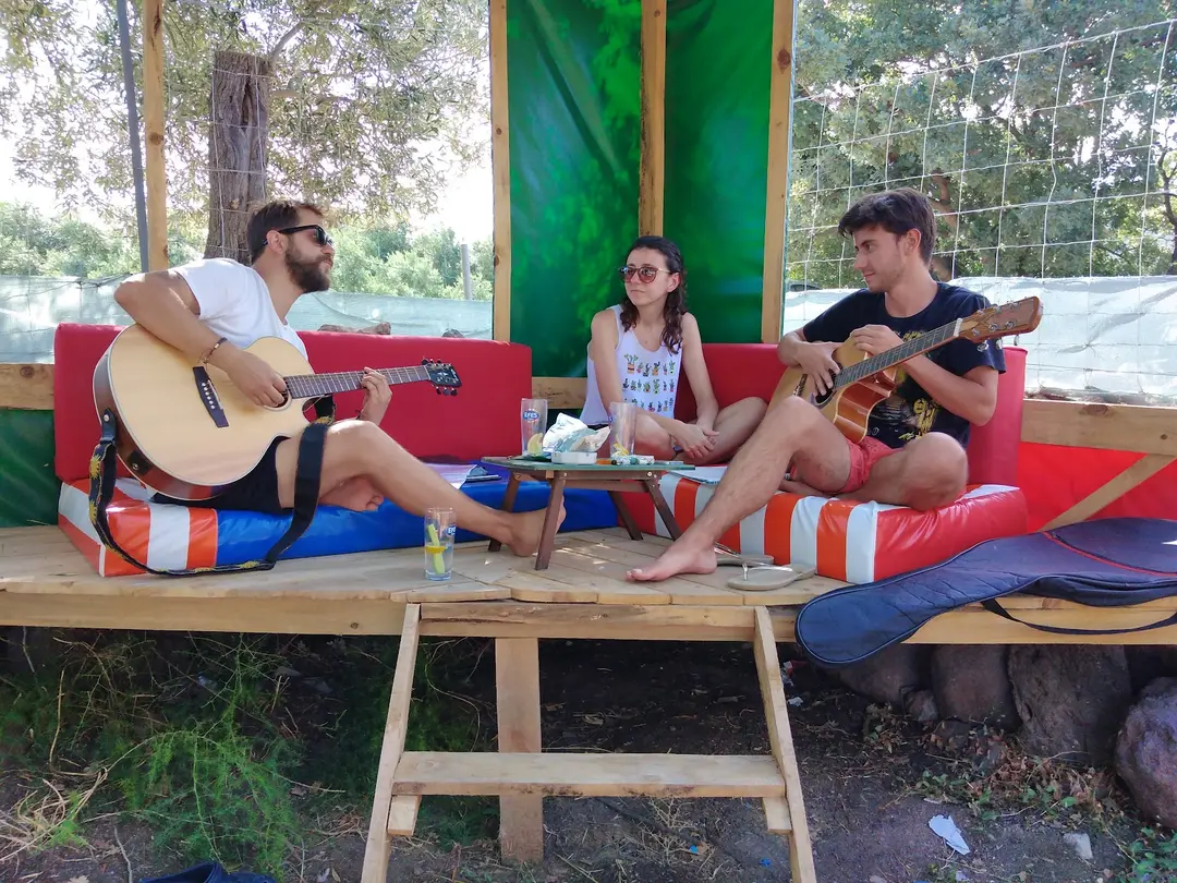Dostlar Bahçesi - Çadır Karavan Kamp Alanı + oda — Çanakkale — küçük resim 2